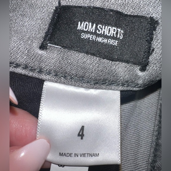 Express Super high waisted mom short - Picture 2 of 4